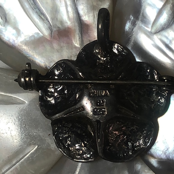 Mother of Pearl Sterling Flower Pin Pendant - Picture 4 of 5